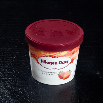 Strawberries & cream 95ml Häagen-Dazs  Crème glacée