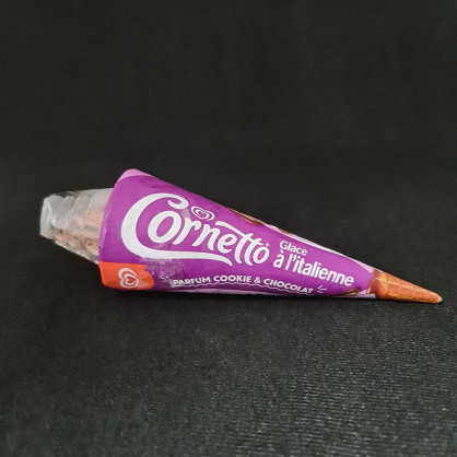 Glace en cornet Cornetto à l'italienne cookie chocolat au lait  Glaces en bâtonnets et cornets